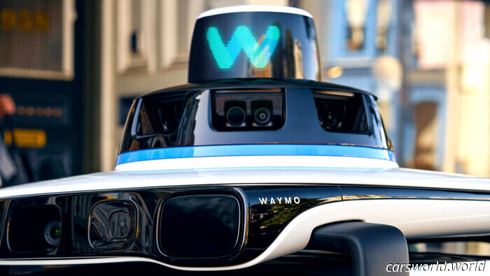 El Debut de Waymo En Nueva York Viene Con Ruedas de Entrenamiento | Carscoops